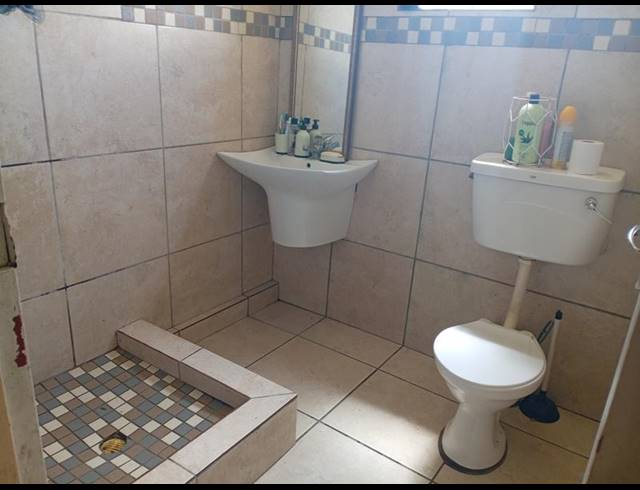 2 BEDROOM HOUSE FOR SALE IN KEWTOWN